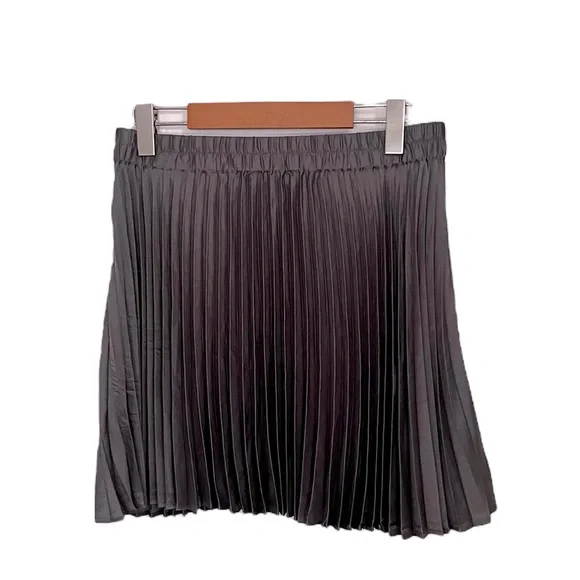 Dynamite Pull on Pleated Mini Skirt in Castor Gray Women's Size Medium Brand New - Picture 1 of 4